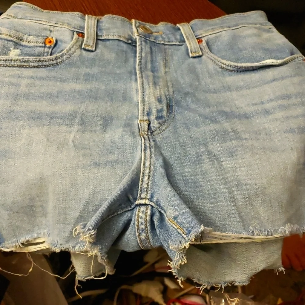 Levi's High Rise Shorts in Tribecca Scoop Light Wash Size 27
